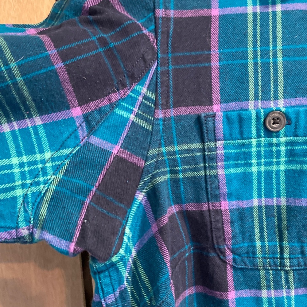 Duluth Trading Co Free Swinging Flannel - Picture 4 of 7